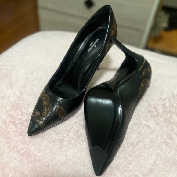 Heels - Picture 2 of 2